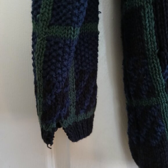 Handknit Metropolitan Woman Sweater - Picture 4 of 13